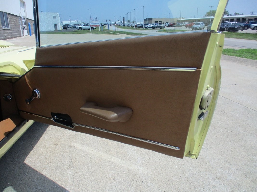 Jaguar-XKE-22-V12-1972-29