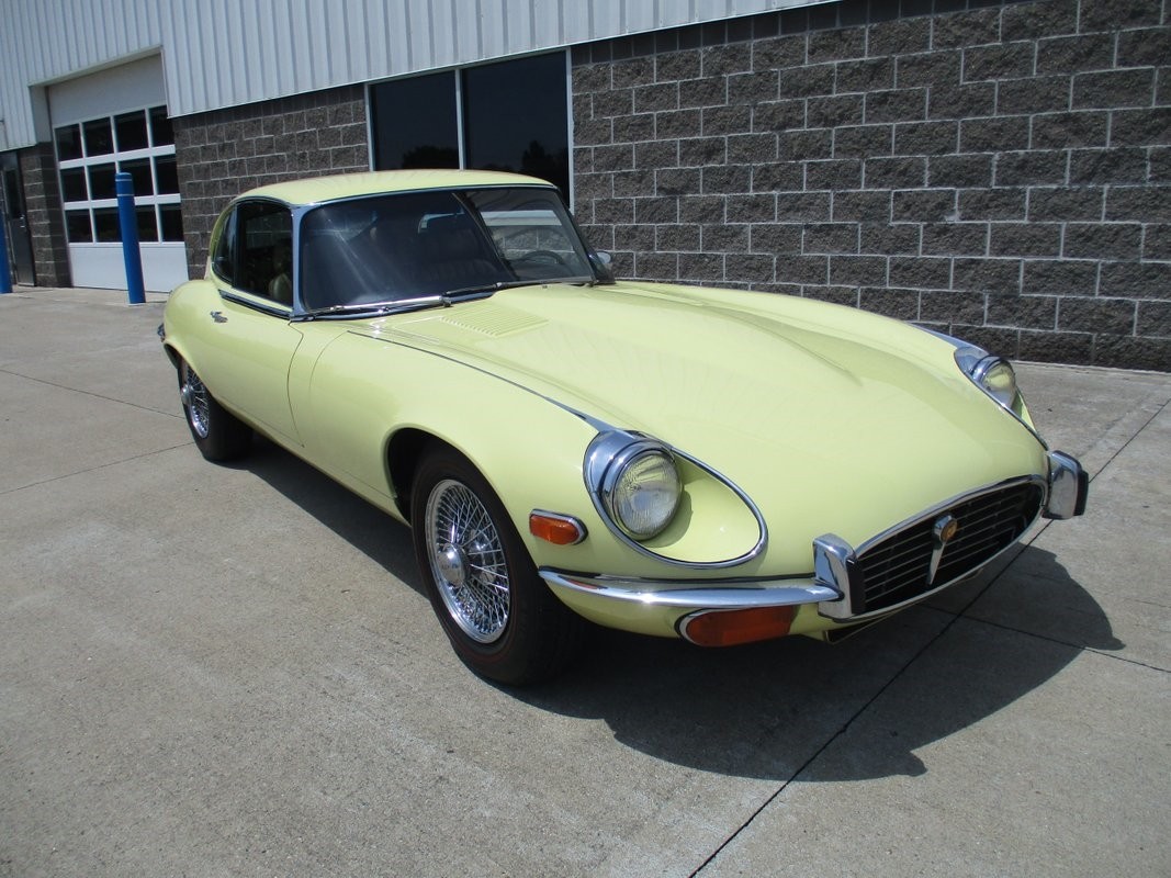 Jaguar-XKE-22-V12-1972-3