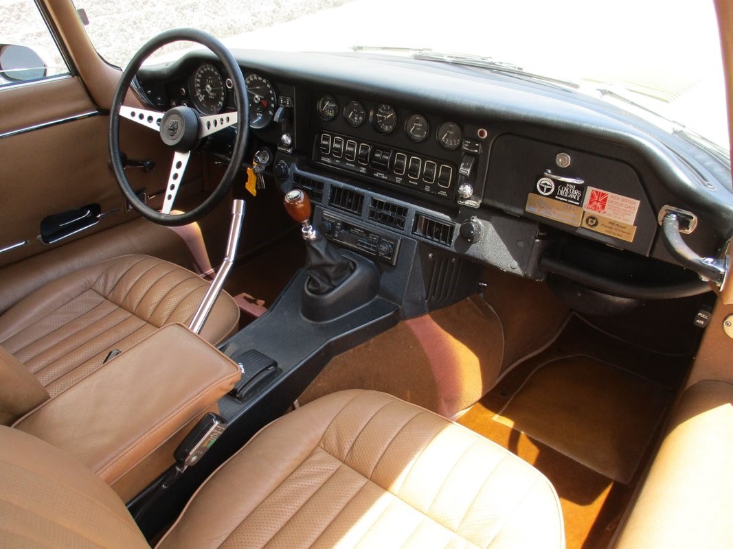 Jaguar-XKE-22-V12-1972-32