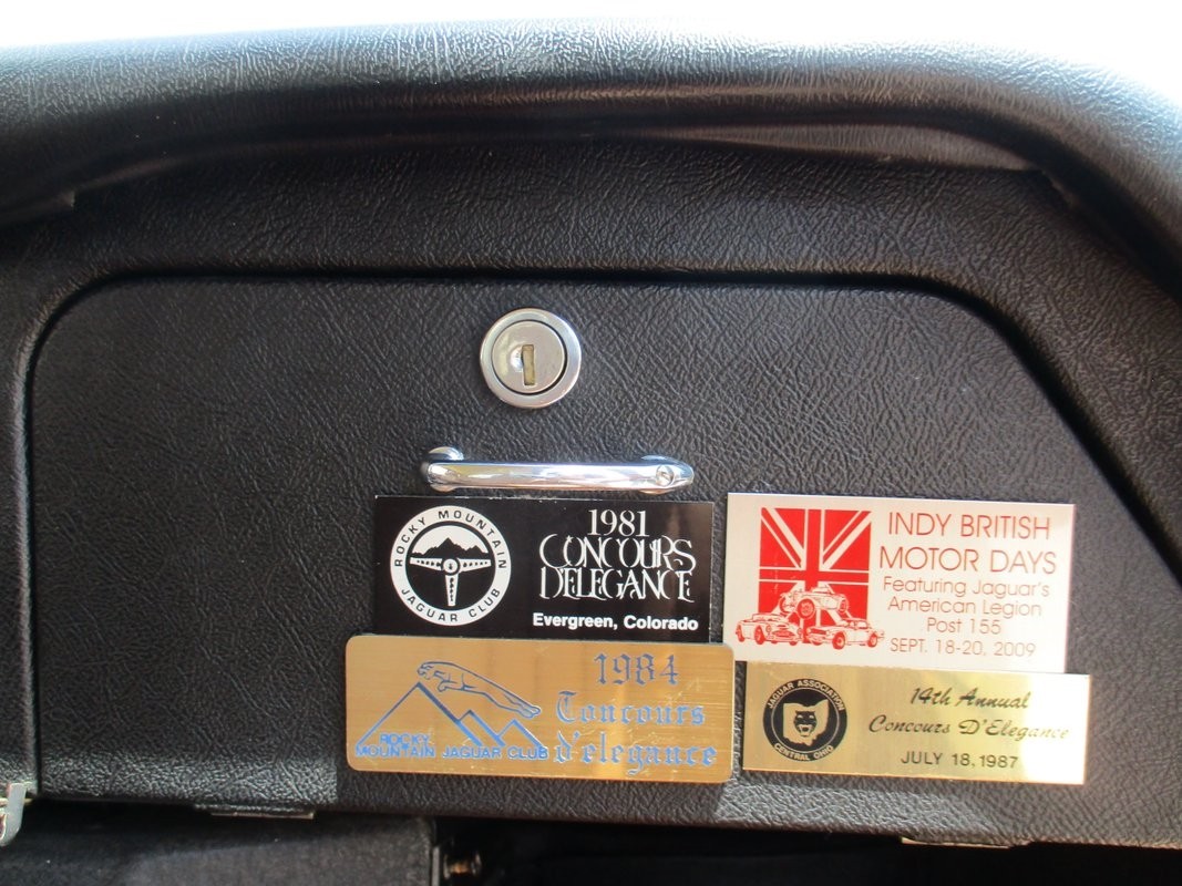 Jaguar-XKE-22-V12-1972-33