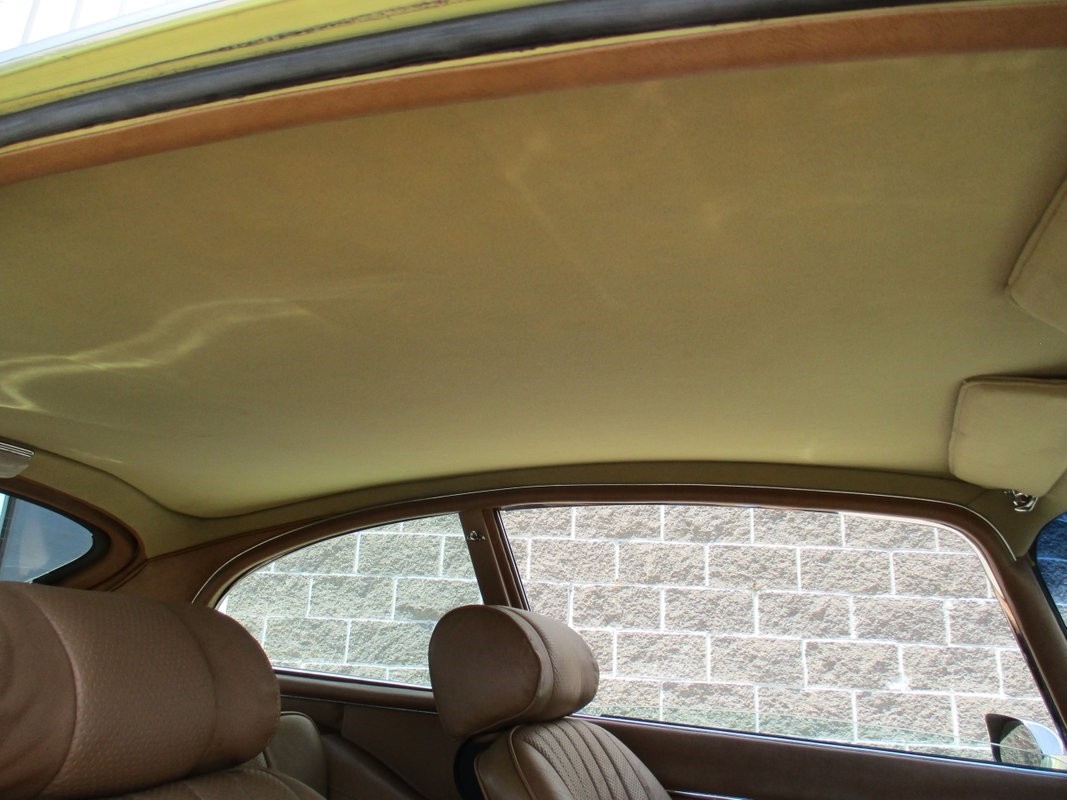 Jaguar-XKE-22-V12-1972-36