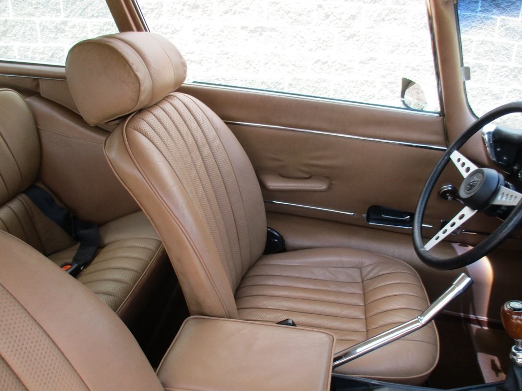 Jaguar-XKE-22-V12-1972-39