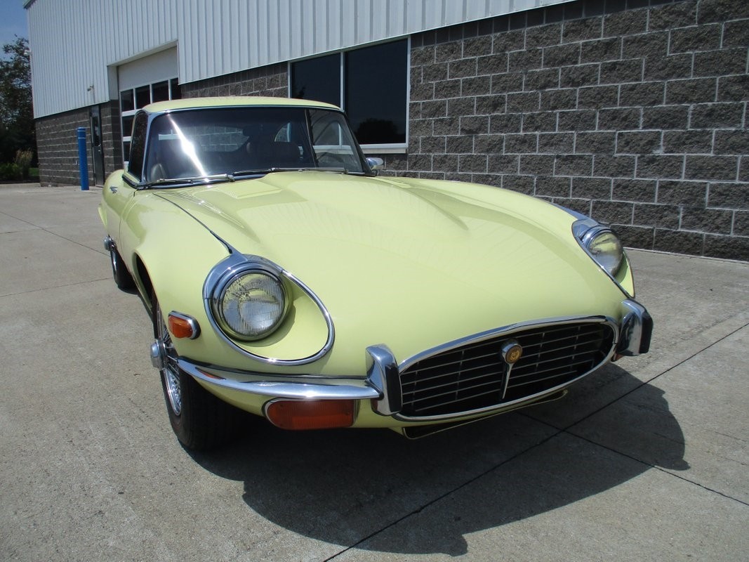 Jaguar-XKE-22-V12-1972-4