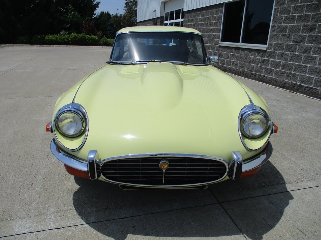 Jaguar-XKE-22-V12-1972-5