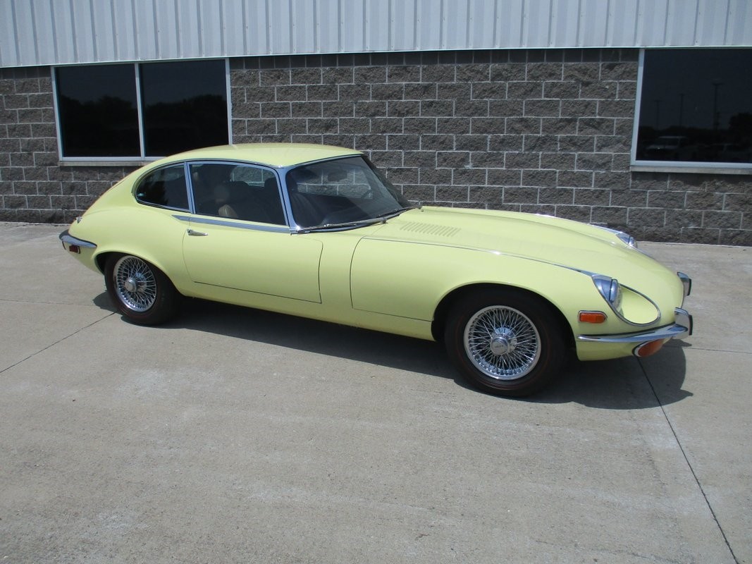 Jaguar-XKE-22-V12-1972-6