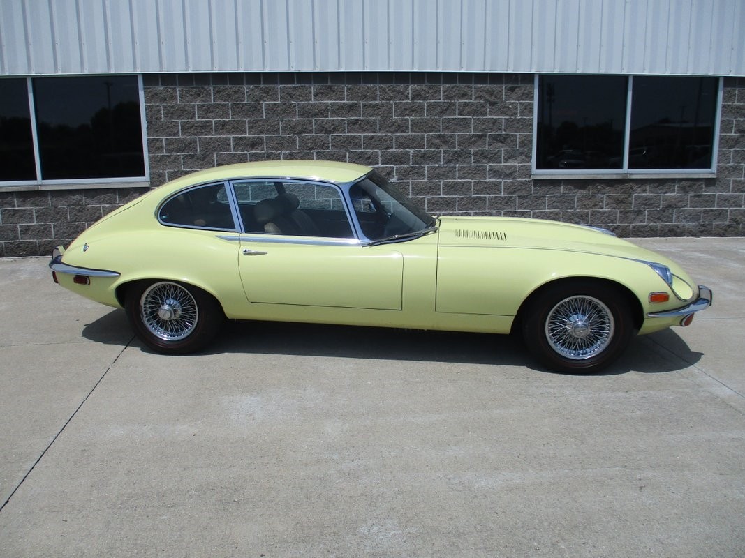 Jaguar-XKE-22-V12-1972-7