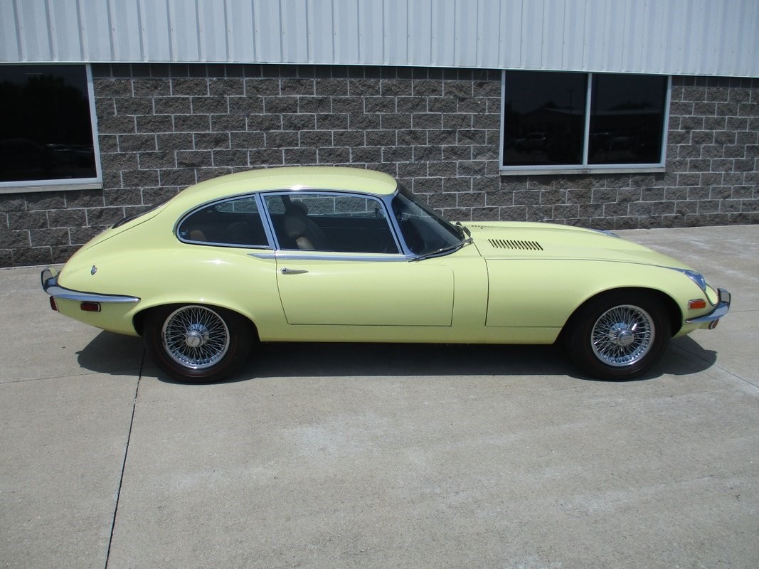 Jaguar-XKE-22-V12-1972-8