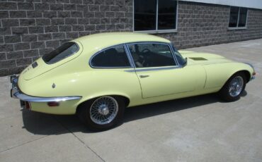 Jaguar-XKE-22-V12-1972-9