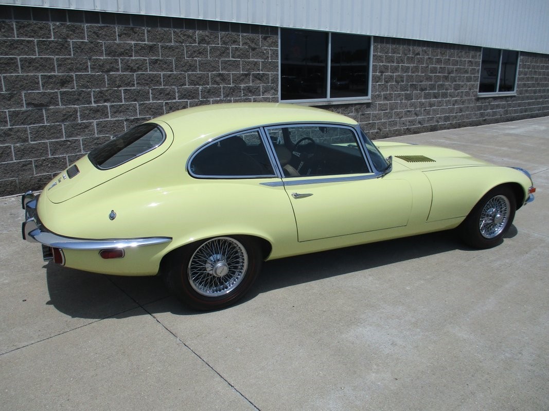 Jaguar-XKE-22-V12-1972-9