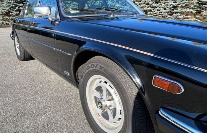 Jaguar-Xj-1987-Black-Tan-Leather-2
