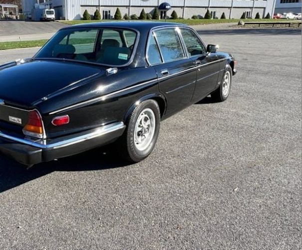 Jaguar-Xj-1987-Black-Tan-Leather-3