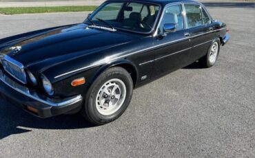 Jaguar-Xj-1987-Black-Tan-Leather