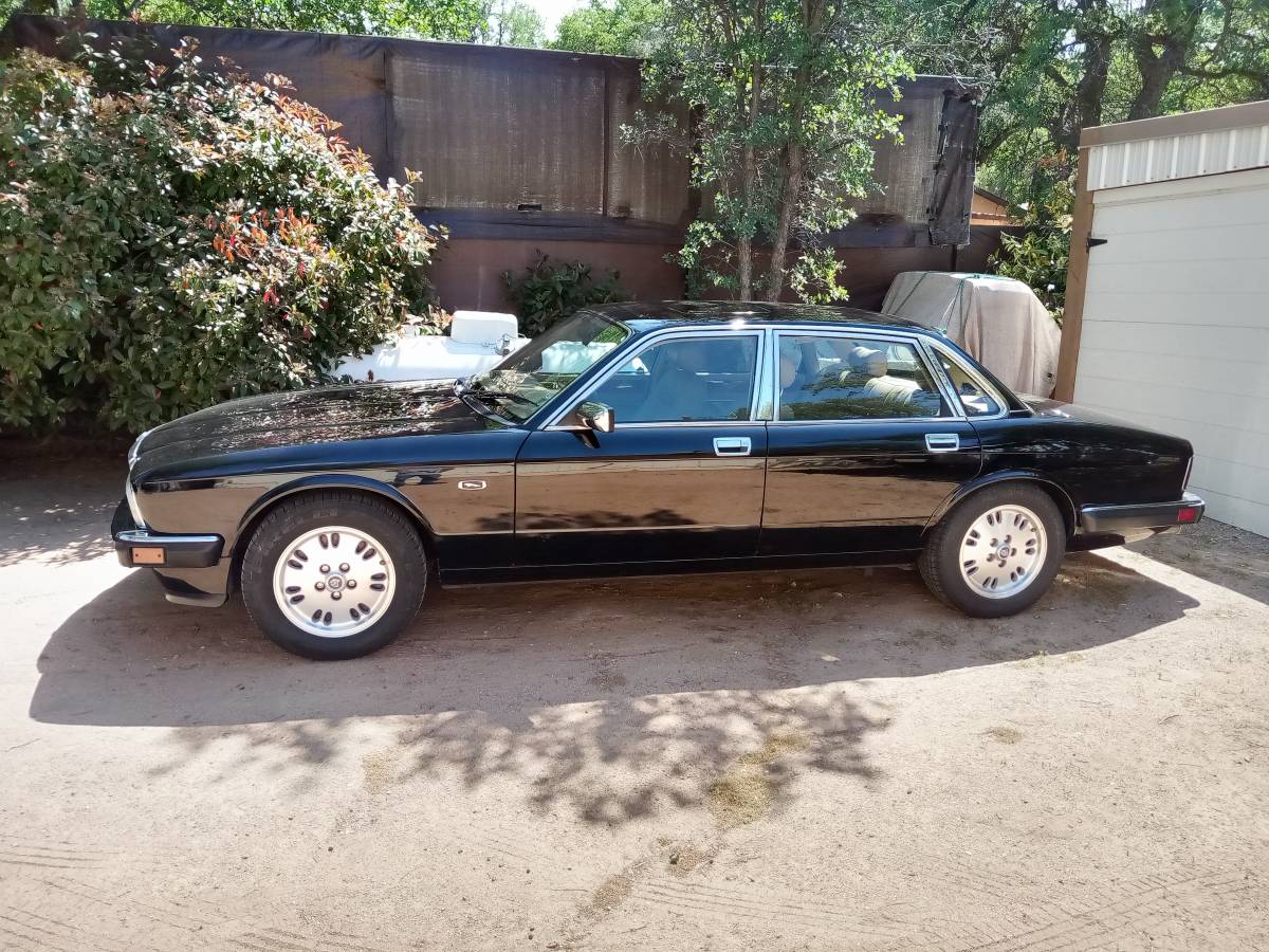 Jaguar-Xj-6-1994-black-6