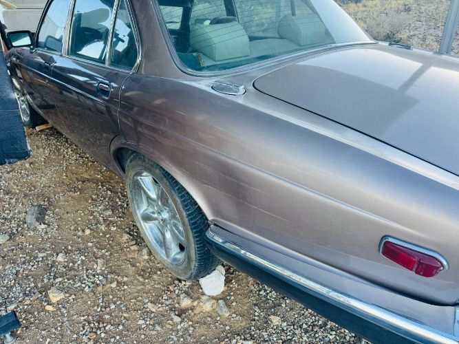 Jaguar-Xj12-1985-9