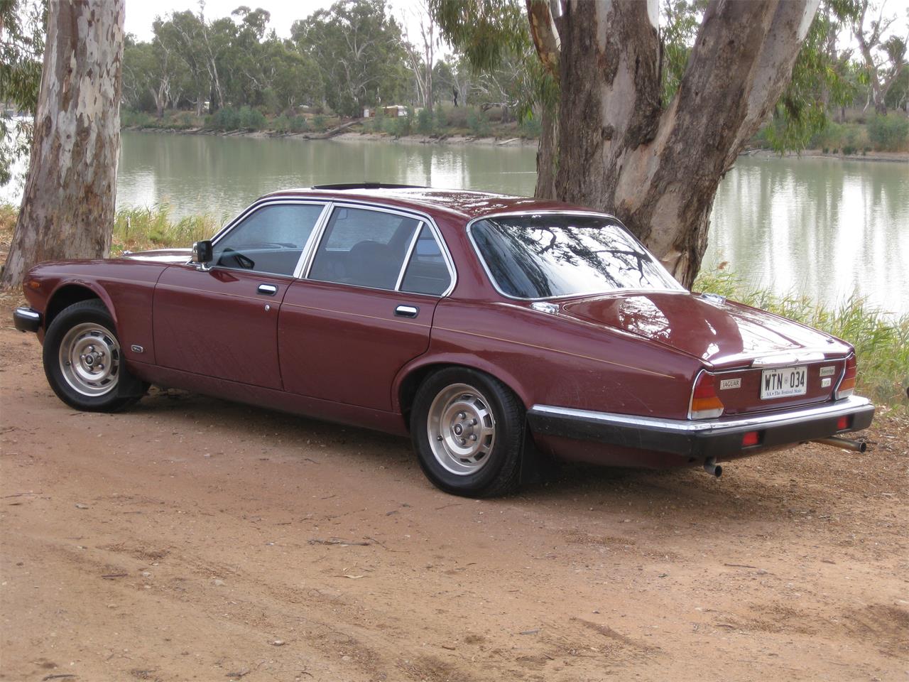 Jaguar-Xj12-1988-Maroon-Beige-12