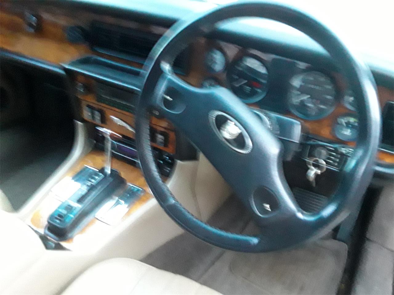 Jaguar-Xj12-1988-Maroon-Beige-13
