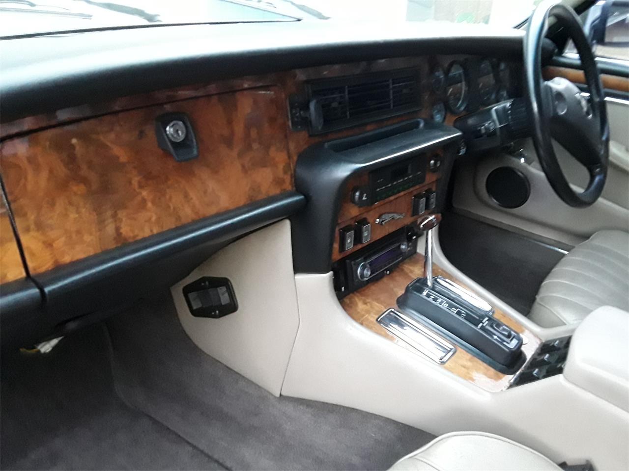 Jaguar-Xj12-1988-Maroon-Beige-3