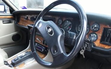 Jaguar-Xj12-1988-Maroon-Beige-8