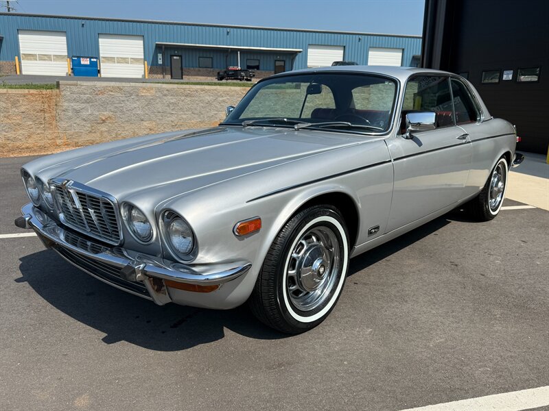 Jaguar-Xj12c-1976-3