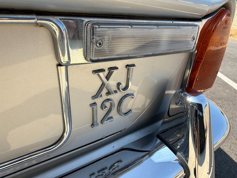 Jaguar-Xj12c-1976-35