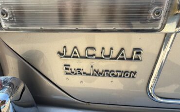 Jaguar-Xj12c-1976-42