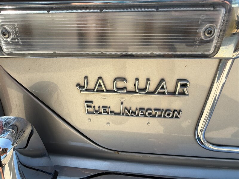 Jaguar-Xj12c-1976-42
