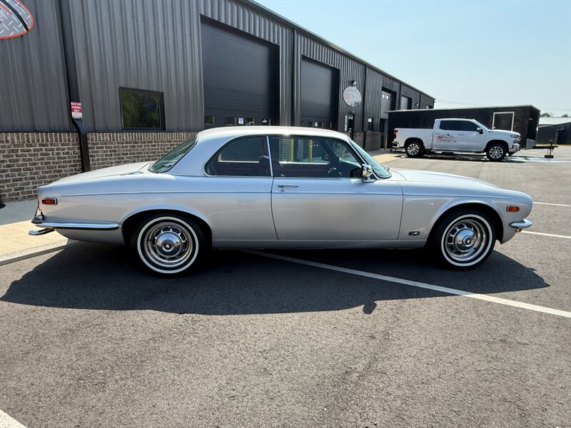 Jaguar-Xj12c-1976-5