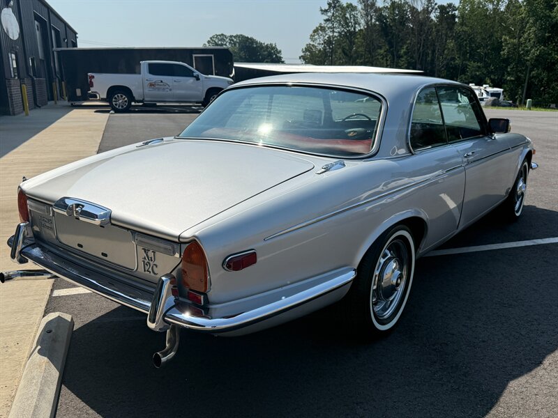 Jaguar-Xj12c-1976-7