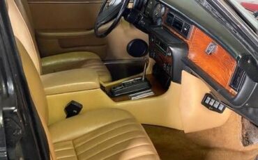 Jaguar-Xj6-1983-Black-11
