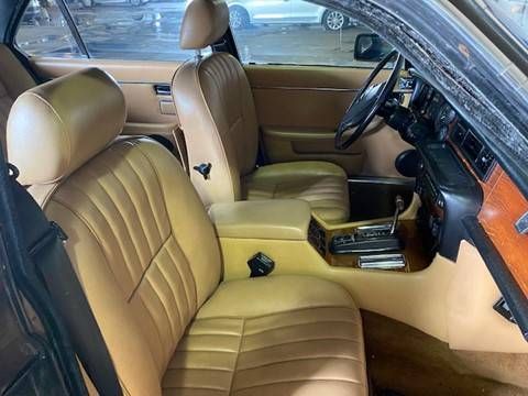 Jaguar-Xj6-1983-Black-12