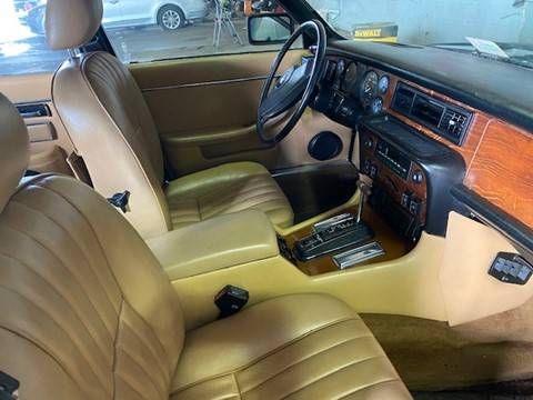 Jaguar-Xj6-1983-Black-13