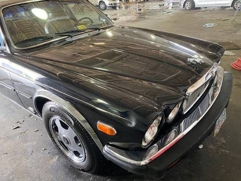 Jaguar-Xj6-1983-Black-3