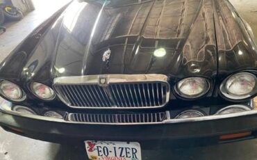 Jaguar-Xj6-1983-Black