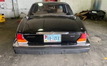 Jaguar-Xj6-1983-Black-7