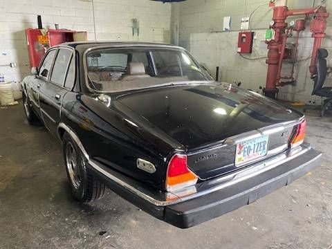 Jaguar-Xj6-1983-Black-8