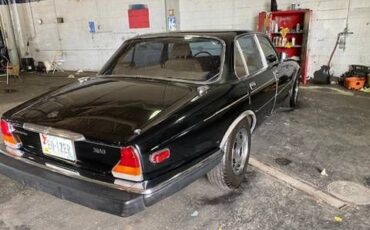 Jaguar-Xj6-1983-Black-9