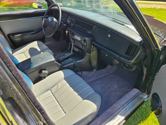 Jaguar-Xj6-1983-Black-Gray-6