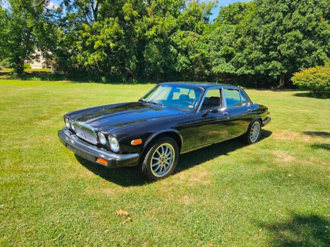 Jaguar-Xj6-1983-Black-Gray-7
