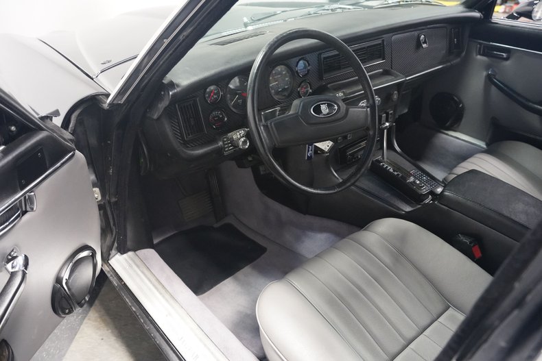 Jaguar-Xj6-1983-Maraschino-Black-Biscuit-10
