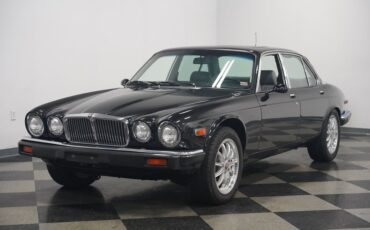 Jaguar-Xj6-1983-Maraschino-Black-Biscuit-12