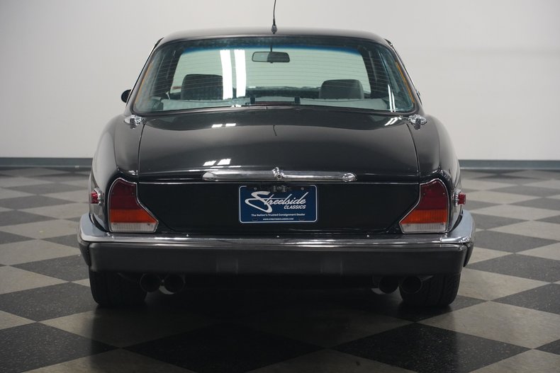 Jaguar-Xj6-1983-Maraschino-Black-Biscuit-20