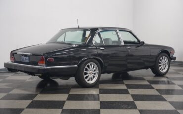 Jaguar-Xj6-1983-Maraschino-Black-Biscuit-22