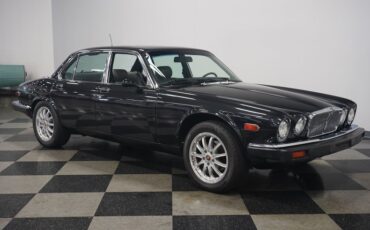 Jaguar-Xj6-1983-Maraschino-Black-Biscuit-23