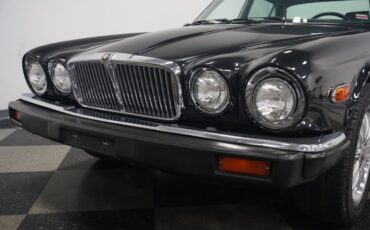 Jaguar-Xj6-1983-Maraschino-Black-Biscuit-27
