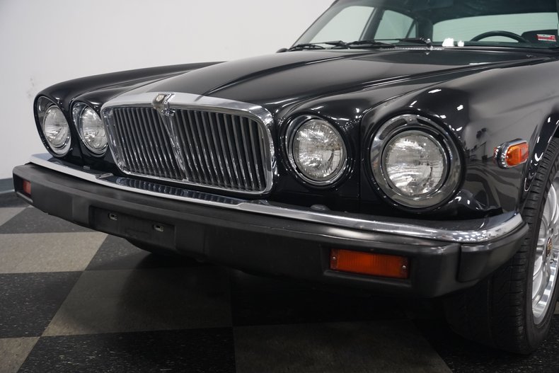 Jaguar-Xj6-1983-Maraschino-Black-Biscuit-27