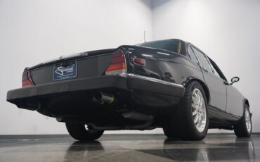 Jaguar-Xj6-1983-Maraschino-Black-Biscuit-35