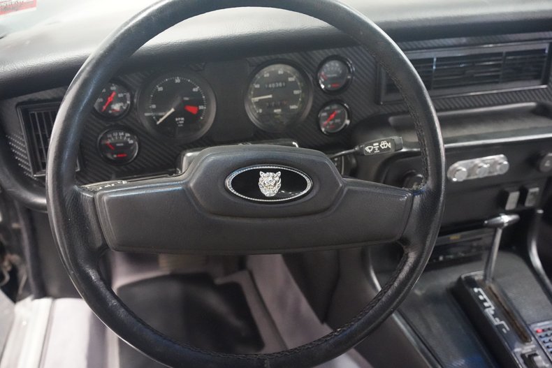 Jaguar-Xj6-1983-Maraschino-Black-Biscuit-43
