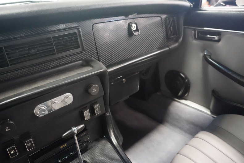 Jaguar-Xj6-1983-Maraschino-Black-Biscuit-46