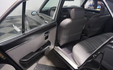 Jaguar-Xj6-1983-Maraschino-Black-Biscuit-48