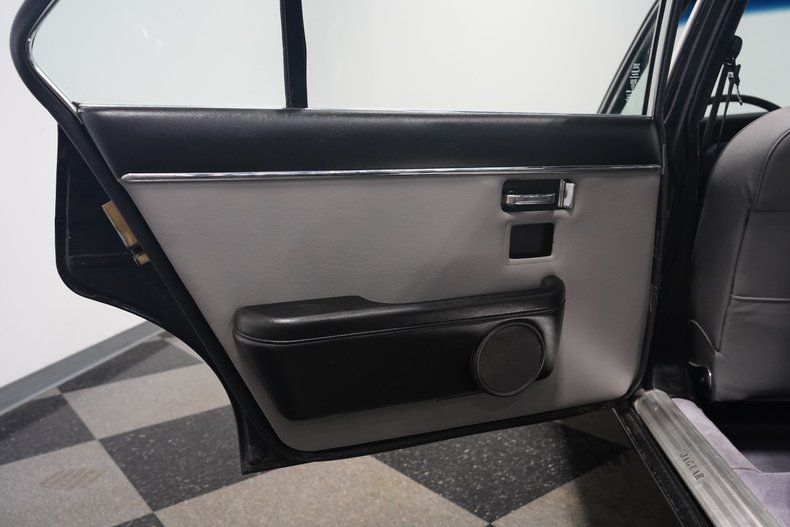 Jaguar-Xj6-1983-Maraschino-Black-Biscuit-49